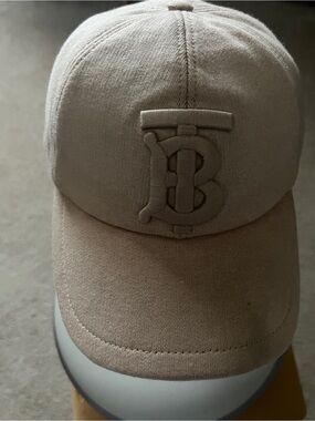 Burberry Beige Logo Cap Size M Snapback Cap